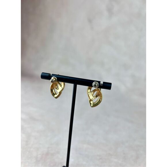 Vintage Crown Trifari Stud 1” Pierced Drop Earrings Gold Tone Red Enamel Vintage - Picture 7 of 7